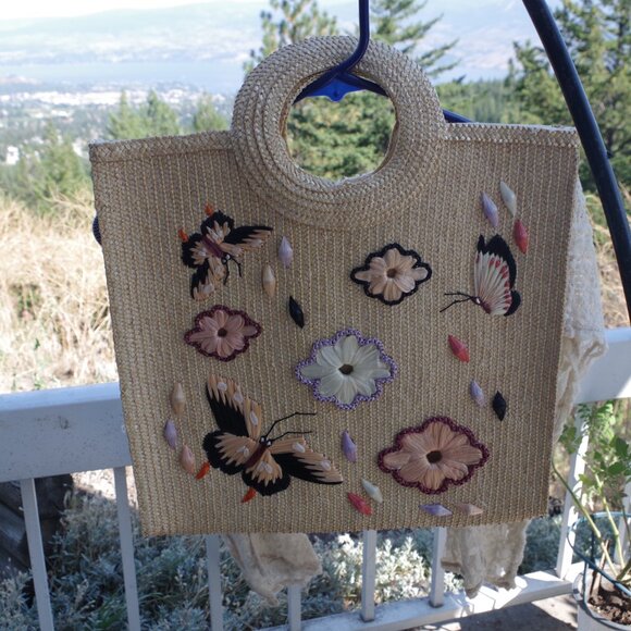 Beautiful Vintage Straw Cottage  Bag - Picture 2 of 7